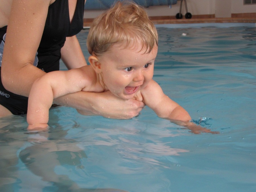 La Natation pour Bébé : Bienfaits, Précautions