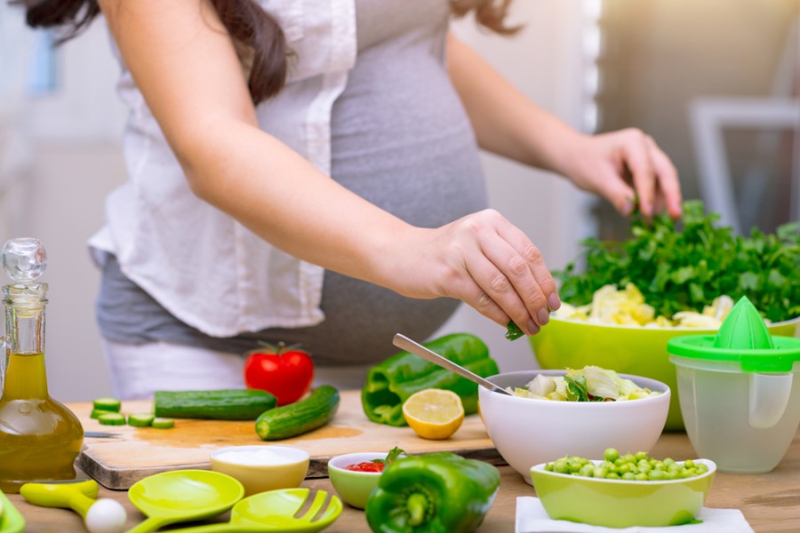 Est-ce qu'une femme enceinte peut manger de la feta ?