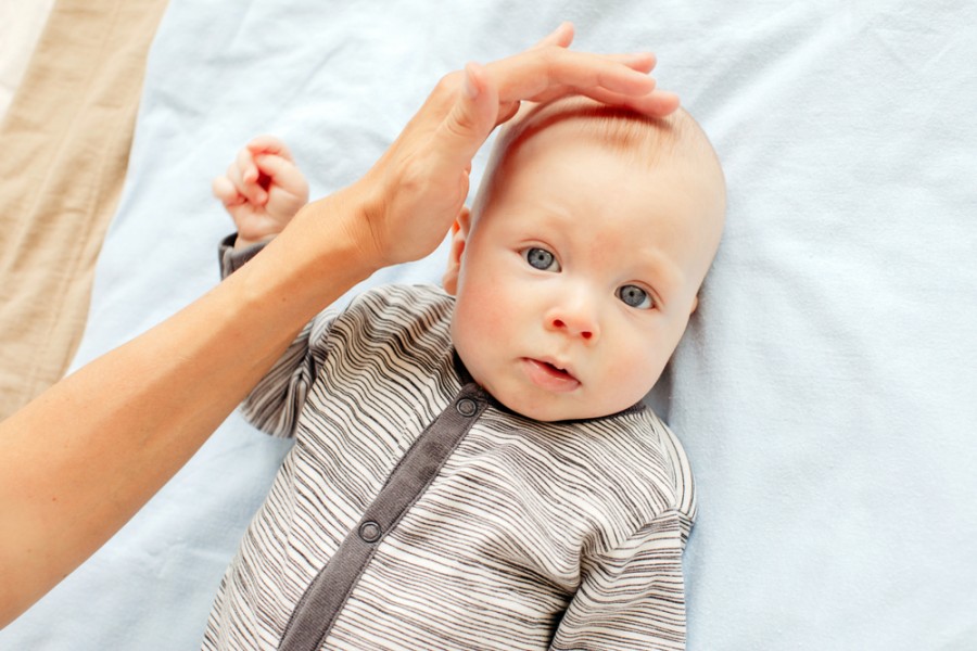 Fontanelle de bébé : pourquoi faut-il les surveiller ?