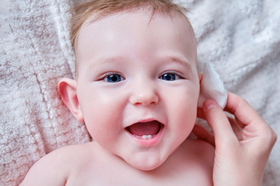 Oreilles décollées bébé : quelles solutions ? 