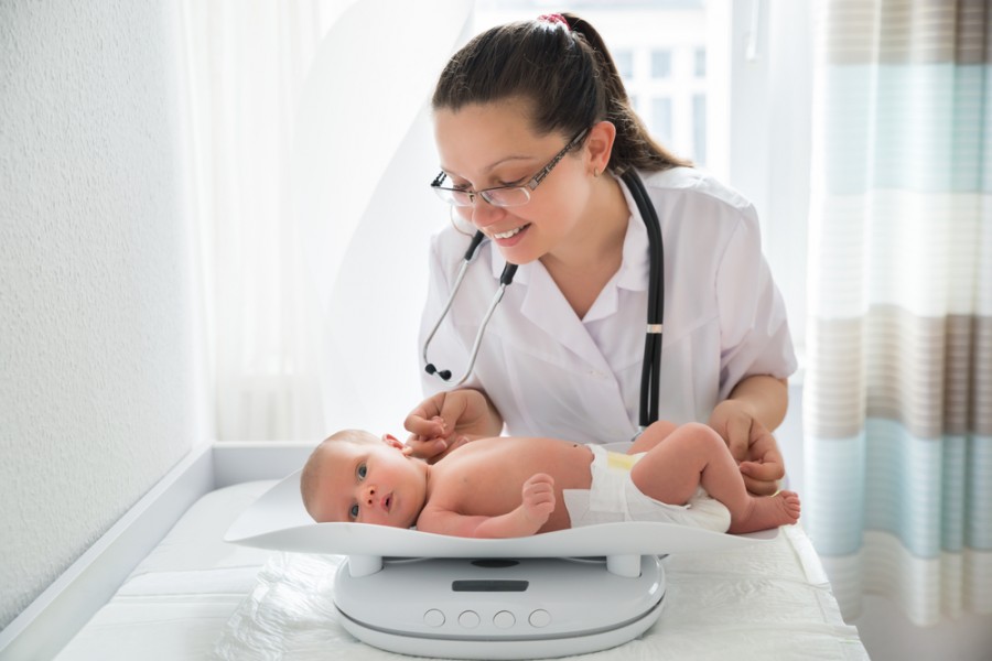 Mensurations du nouveau-né : quel est le poids moyen d'un bébé à la naissance ?