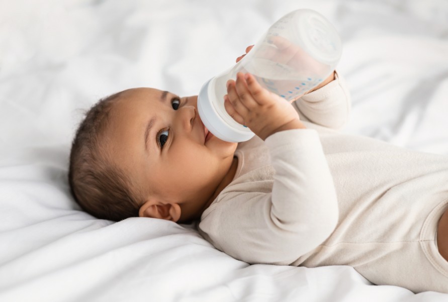 Quelle eau est recommandée pour un bébé constipé ?