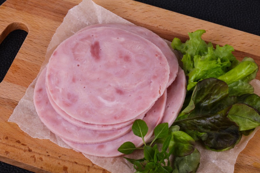 Quels sont les risques de consommer de la mortadelle pendant la grossesse ?